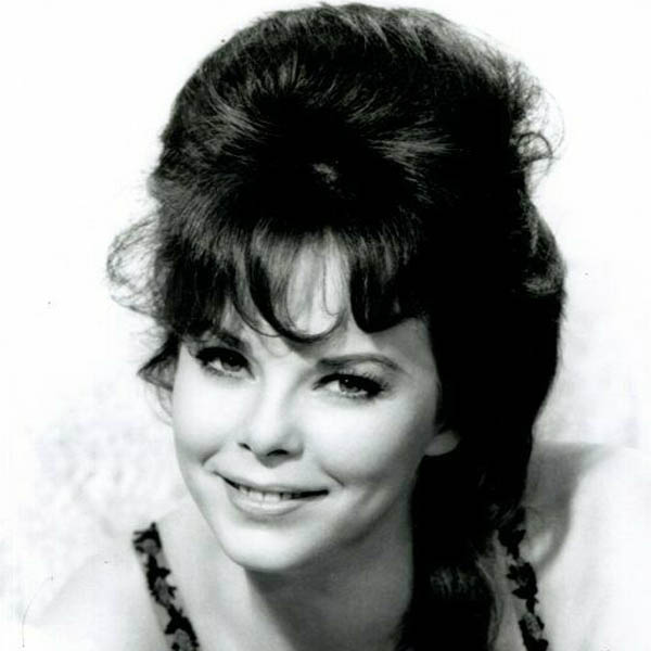 Anne Helm